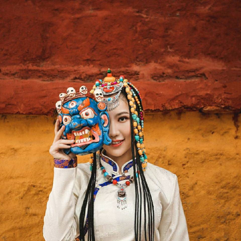 看到这里 你心动了吗 更快来到拉萨,穿上藏服 做一回拉萨街头最美的